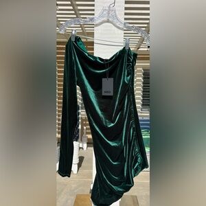 NBD Ginnie Mini Dress in Emerald

Revolve 

NEVER WORN, TAGS ON